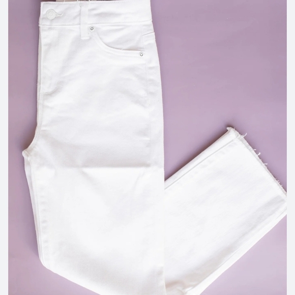 Tractr White Jeans - Picture 9 of 9
